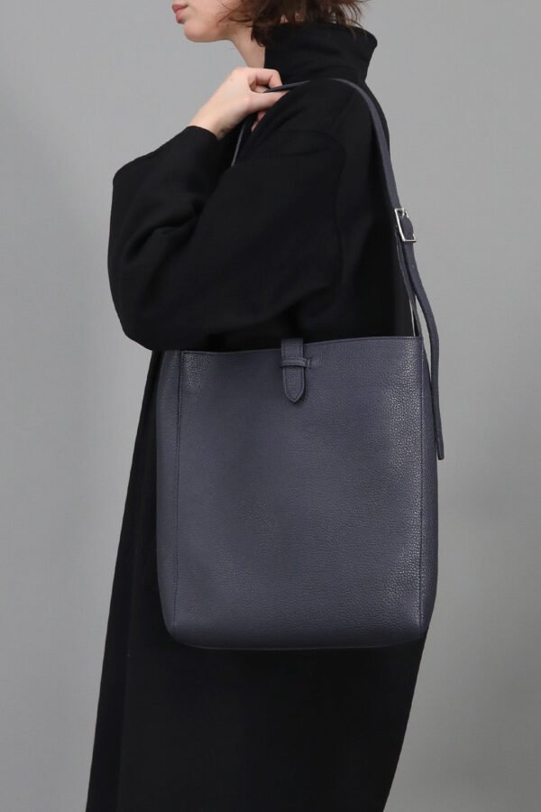 BRIO BUCKLE BAG IN ITALIAN CALFSKIN NAVY - Image 3