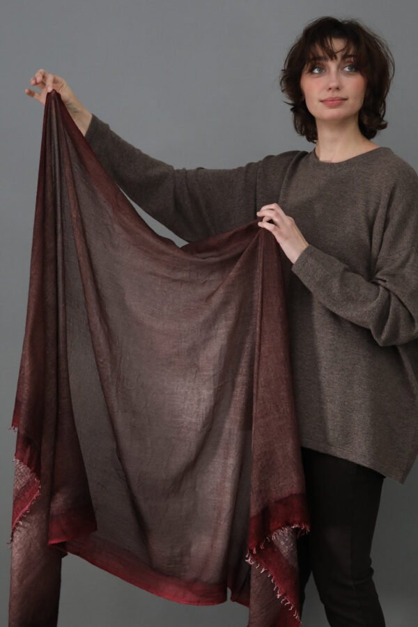 CHOCOLATE BORDEAUX SCARF IN HAND DYED CASHMERE - Image 4